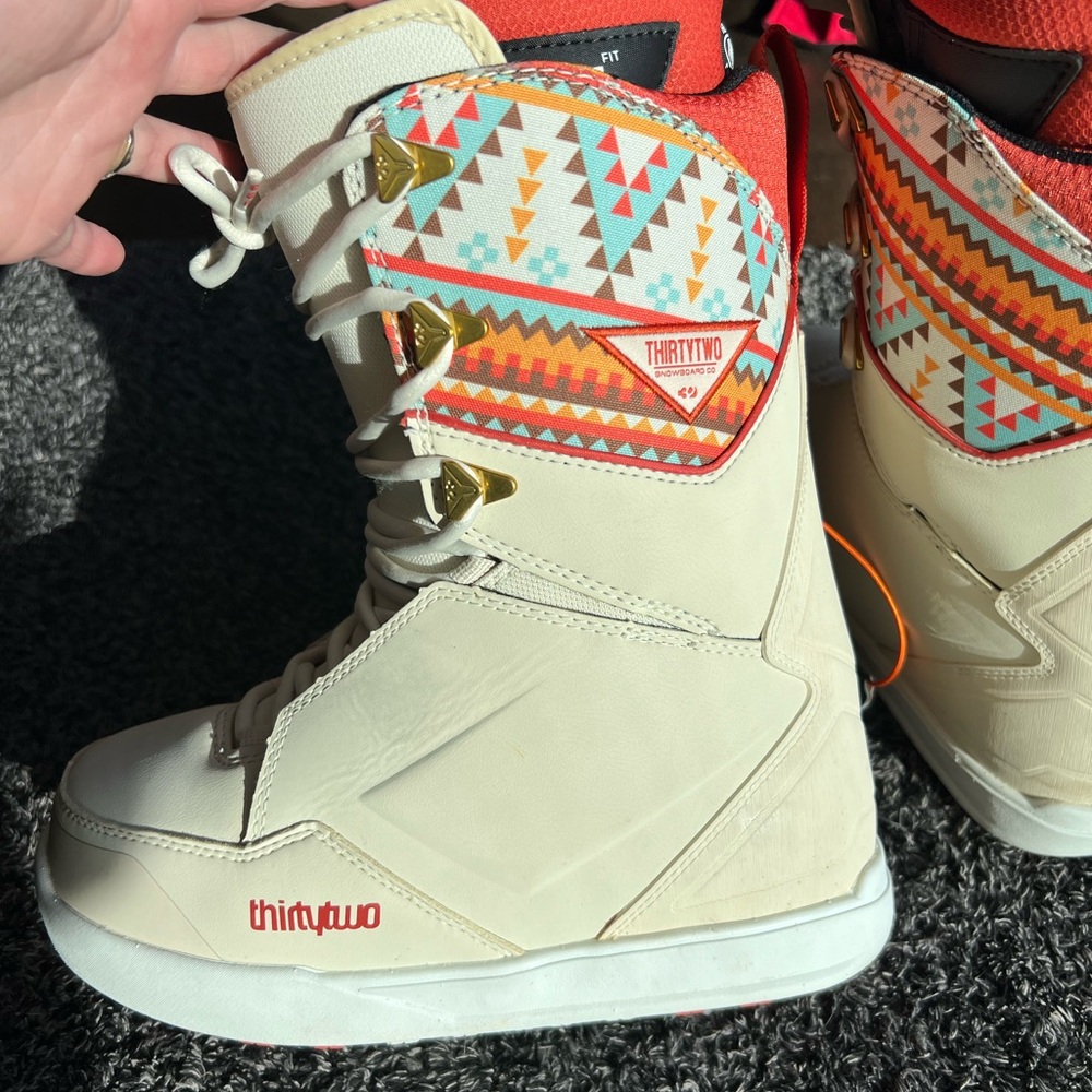 ThirtyTwo Lashed Snowboard Boots (Size 6.5, Recommend for 6) - Picture 4 of 15